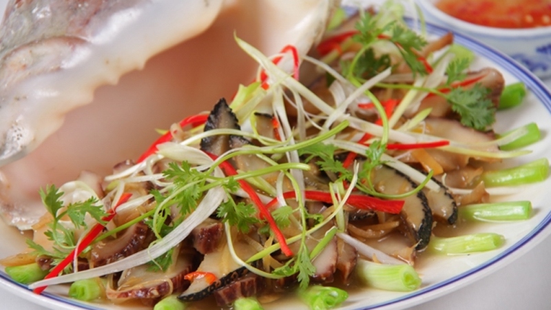 Ốc giác hấp hành gừng, vị ngọt thanh, thơm mùi gừng và hành