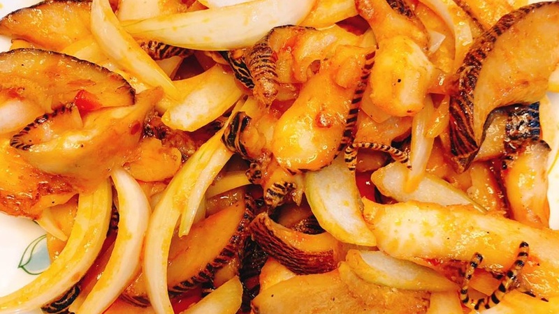 Ốc giác xào sa tế cay nồng, vị đậm đà, hấp dẫn