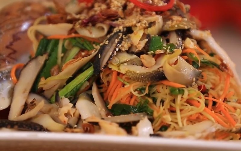 Gỏi ốc giác tươi ngon, kết hợp gia vị đậm đà