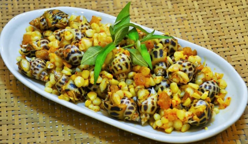 Ốc hương xào bắp ngọt tự nhiên, kết hợp bơ tỏi thơm ngon