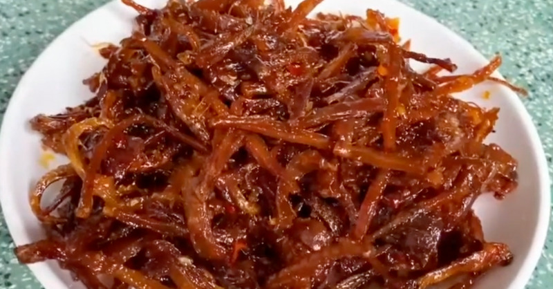 Râu khô mực sốt me