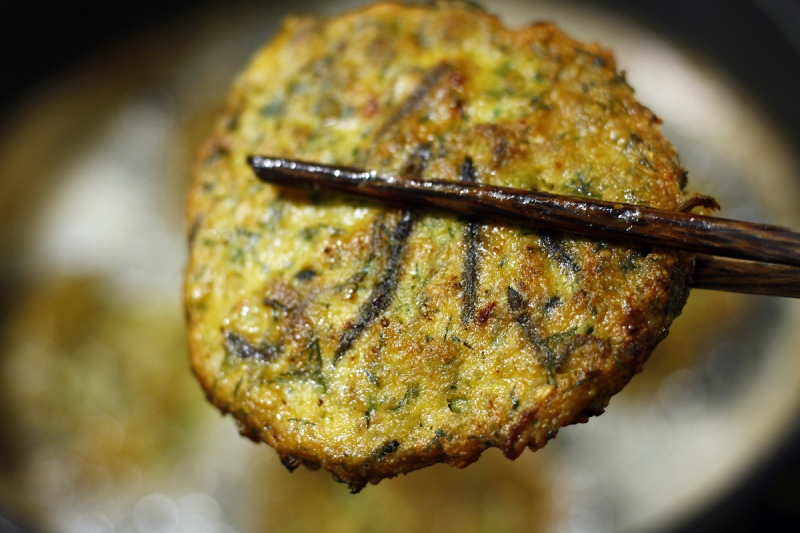 Rươi chiên trứng