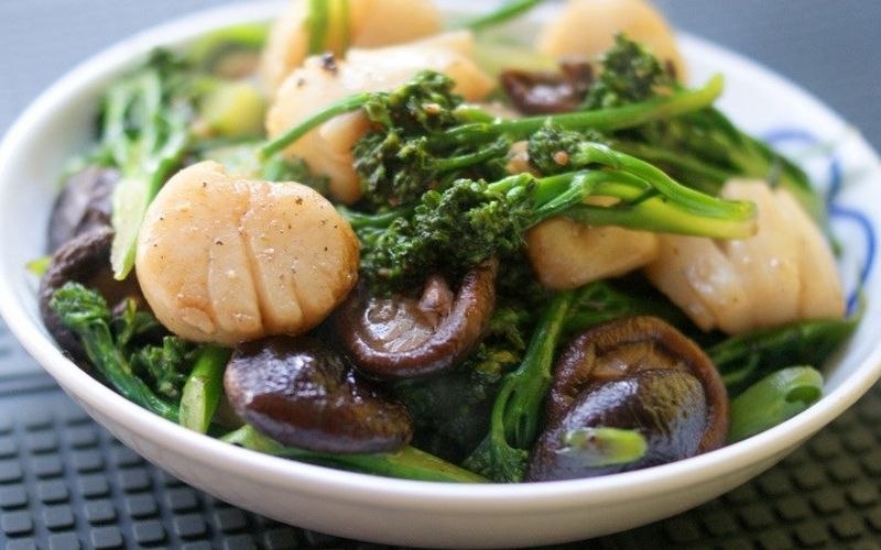 Cồi sò điệp xào bông cải thơm ngon