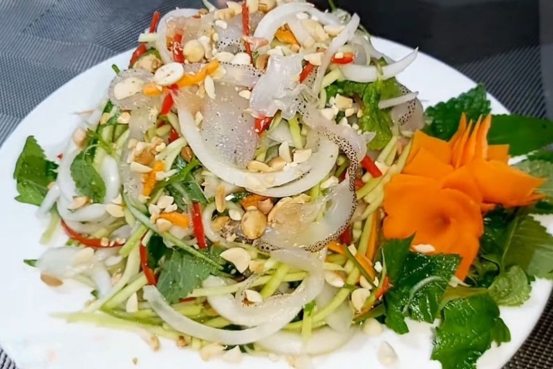 Nộm sứa xoài xanh giòn sần sật