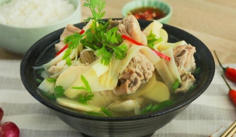 Sườn dê nấu măng chua