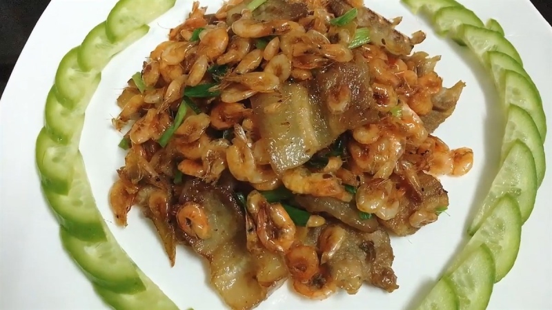 Tép khô xào thịt