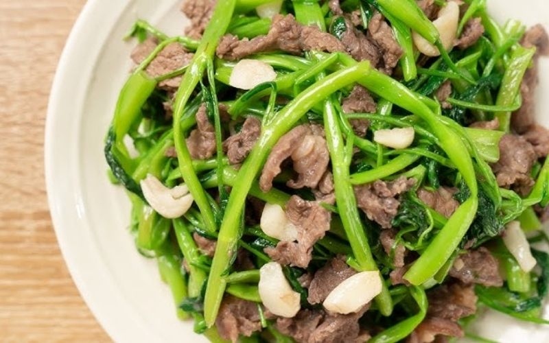 Thịt bê xào rau muống xanh mướt