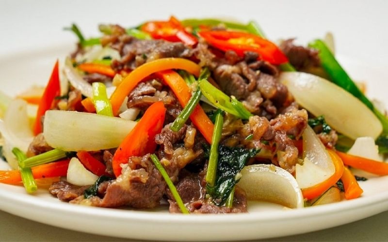 Thịt bê xào hành tây đậm đà
