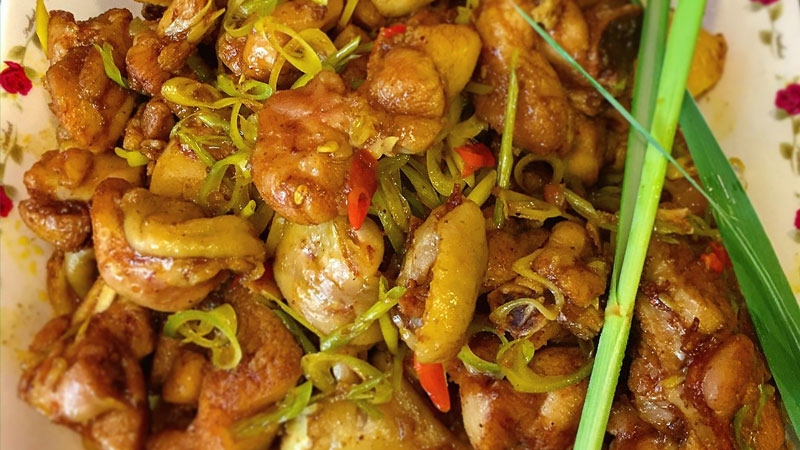 Gà tây xào sả ớt