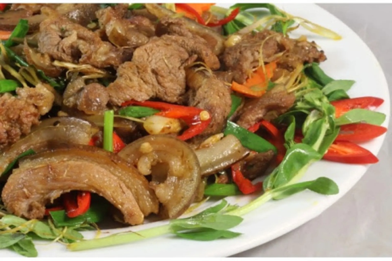 Thịt nai xào sả ớt