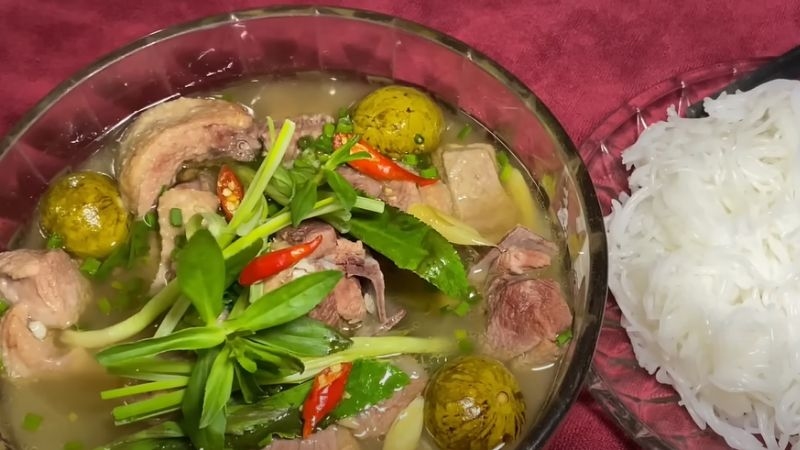 Thịt ngan om sấu