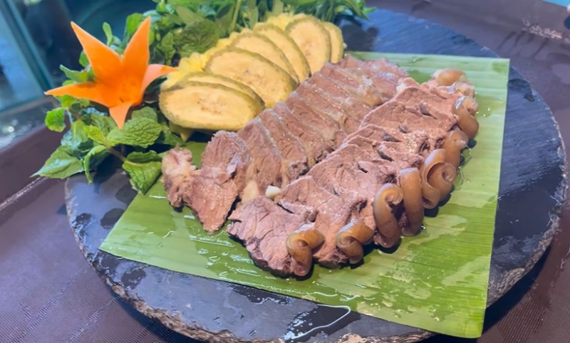 Thịt ngựa hấp gừng