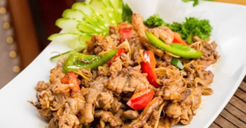 Thịt nhím xào lăn thơm béo với sả ớt và nước cốt dừa, món đặc sản nhím hấp dẫn