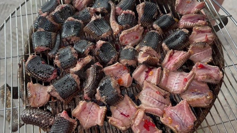 Rắn nướng muối ớt