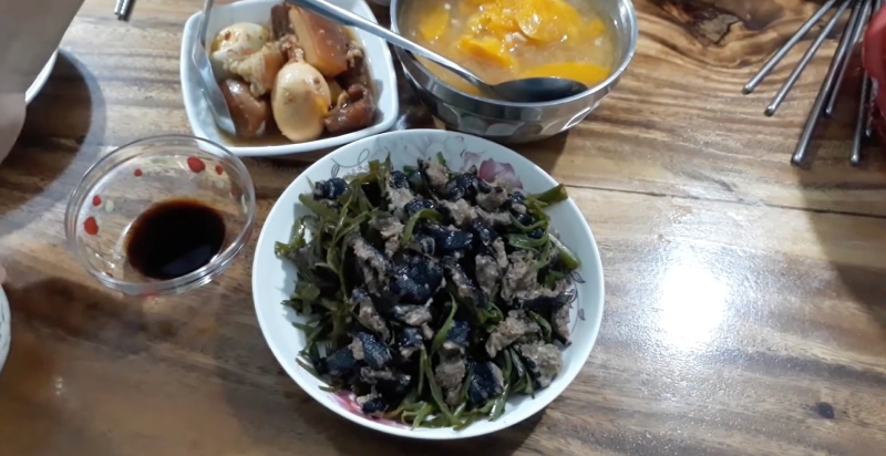 Rắn xào rau ngổ