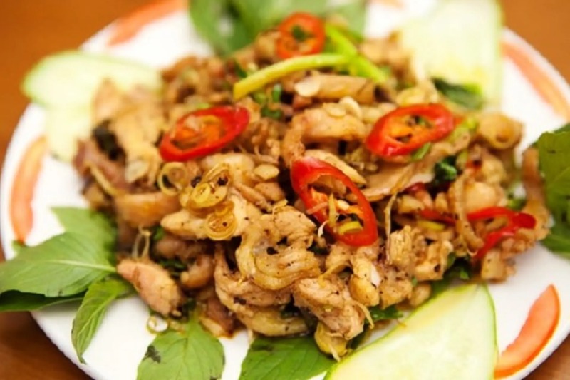 Thịt thỏ xào sả ớt cay thơm, thịt săn chắc thấm đều gia vị