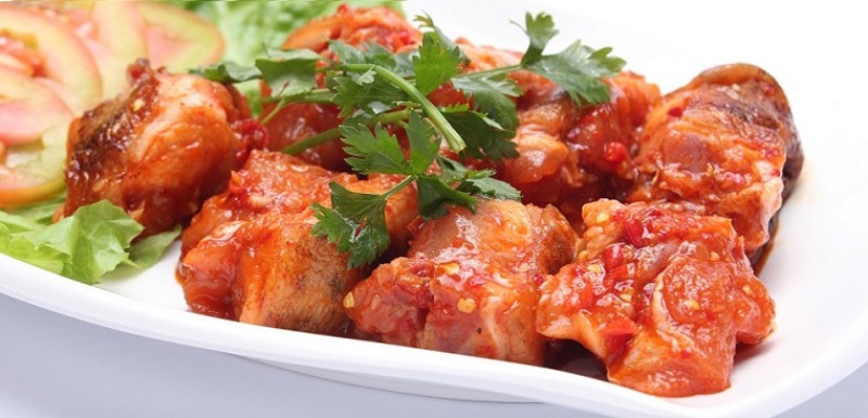 Thịt thỏ nướng thanh trà chua nhẹ, màu sắc hấp dẫn