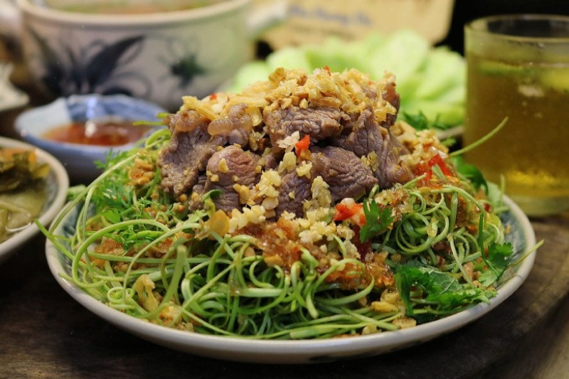 Nộm rau muống thịt trâu