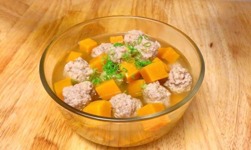 Canh bí đỏ thịt xay