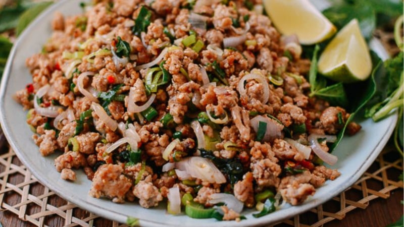 Thịt xay xào lá quế