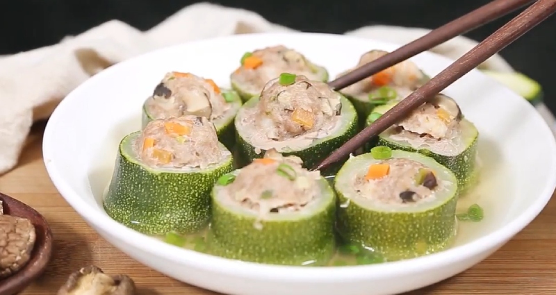 Bí ngòi hấp thịt xay