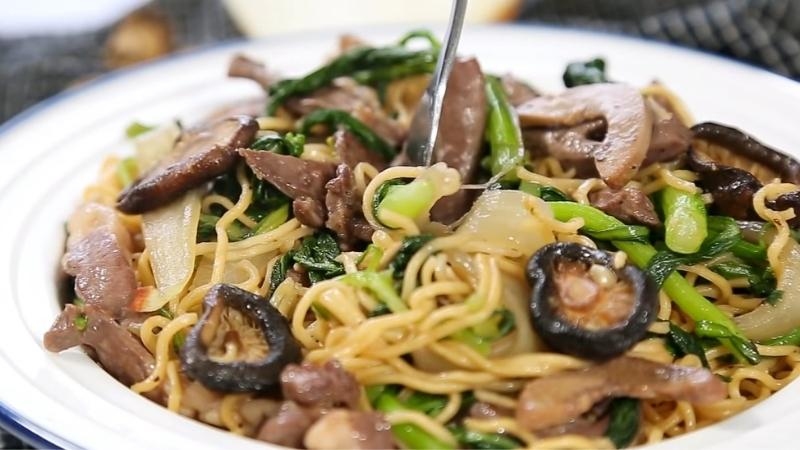 Mì xào tim cật heo