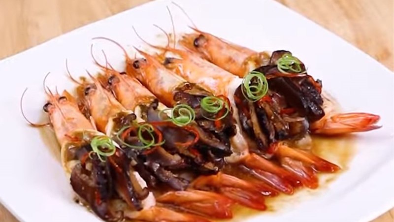 Tôm hấp xì dầu mặn mà đậm vị