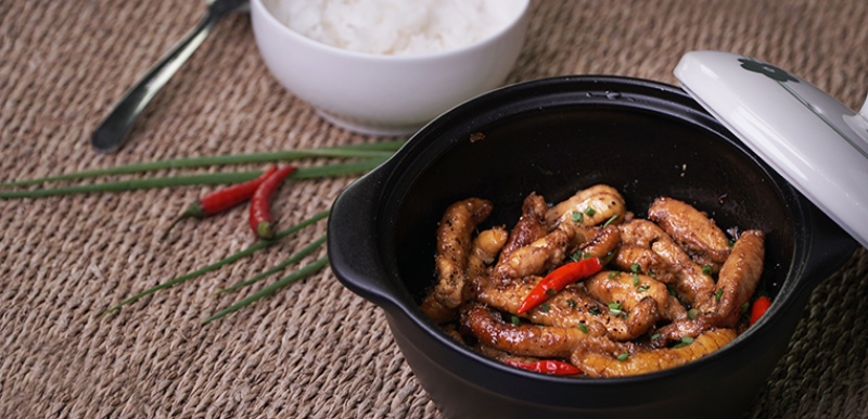 Trứng cá kho tộ