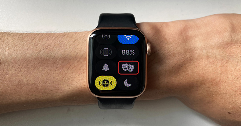 Hướng dẫn kích hoạt Theater Mode trên Apple Watch