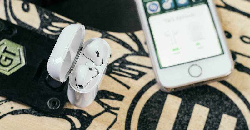 Apple ra mắt chiếc AirPods đầu tiên vào năm 2016