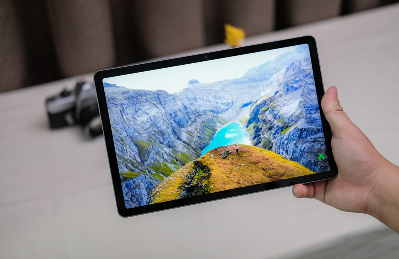 Galaxy Tab S9 FE mang đến trải nghiệm cầm nắm nhẹ nhàng