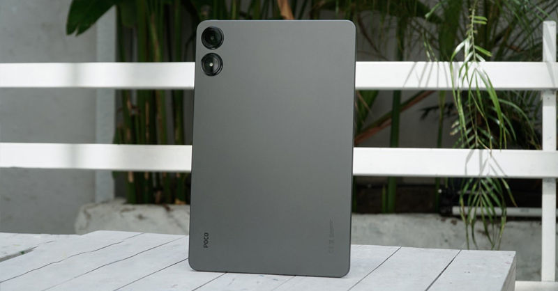 Mặt lưng nhôm nhám mịn của Xiaomi Poco Pad