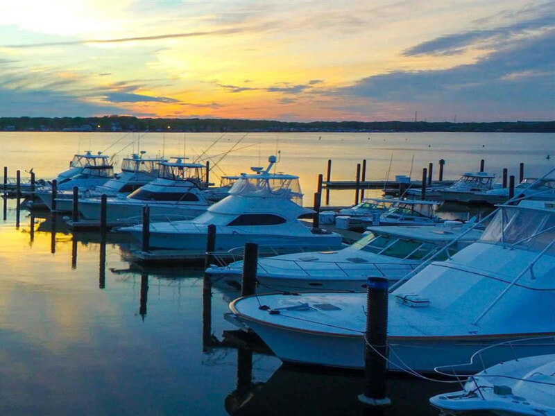 Bến du thuyền Marina