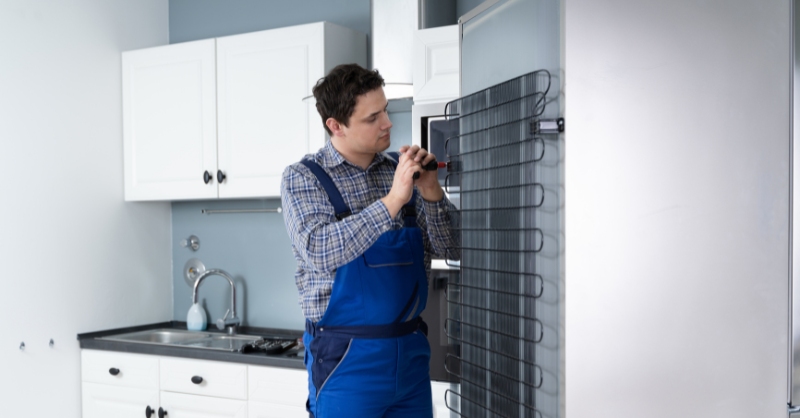 Dàn lạnh bị đóng tuyết làm tủ lạnh không mát ngăn dưới