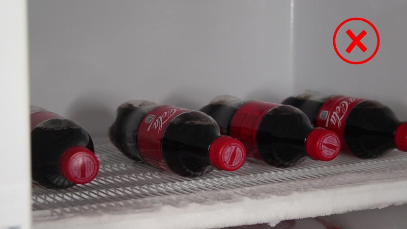 Không đặt đồ uống có gas vào ngăn đông tủ lạnh