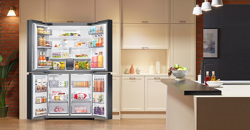 Tủ lạnh 4 cửa thường có dung tích lớn để bảo quản thực phẩm