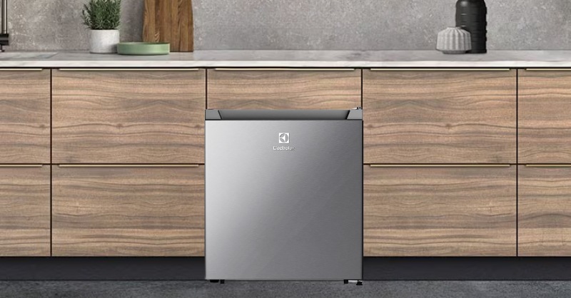 Tủ Lạnh Electrolux 45 Lít EUM0500AD-VN nhỏ gọn