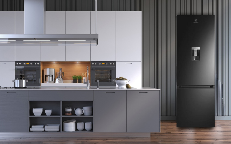 Tủ lạnh Electrolux Inverter 335 Lít EBB3742M-H có thiết kế tối giản 