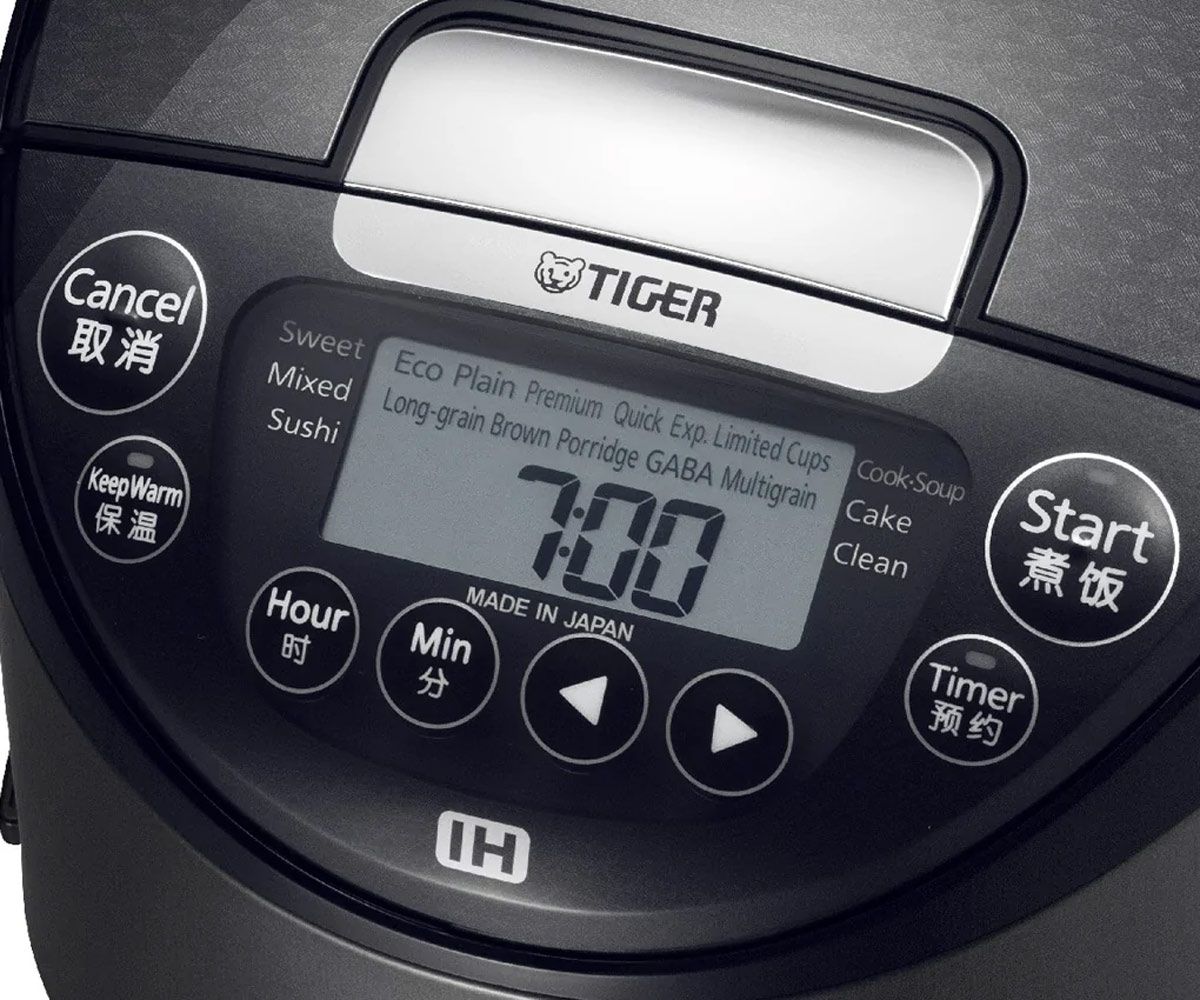 Tiger JPW-G18W có nút nhấn điện tử cùng màn hình LCD