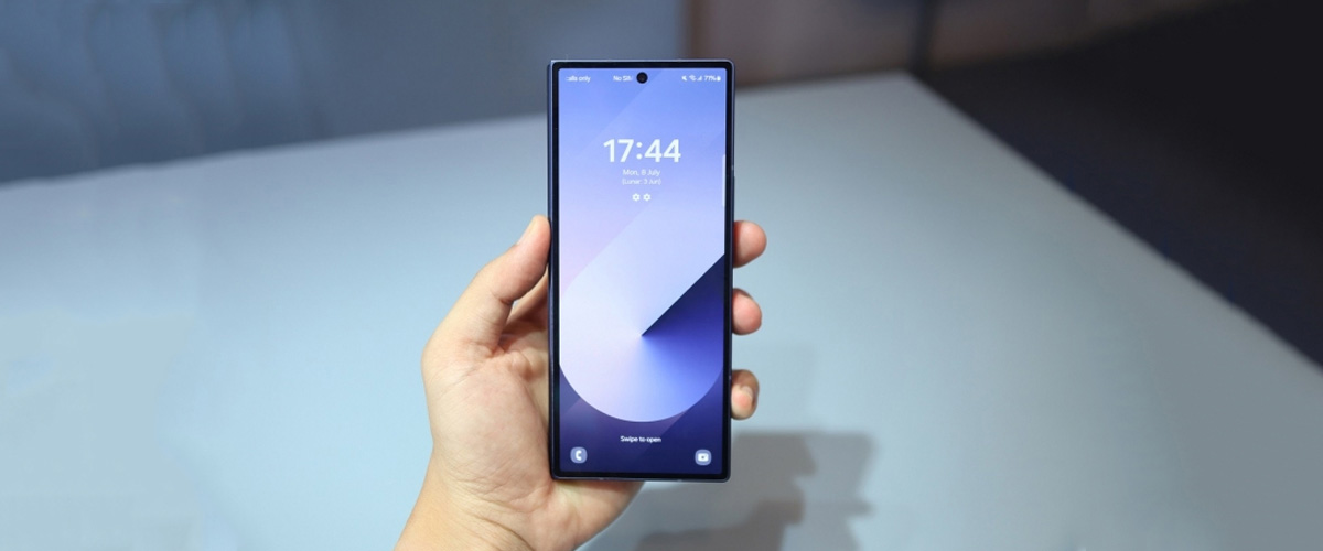 Màn hình ngoài rộng lớn của Galaxy Z Fold6