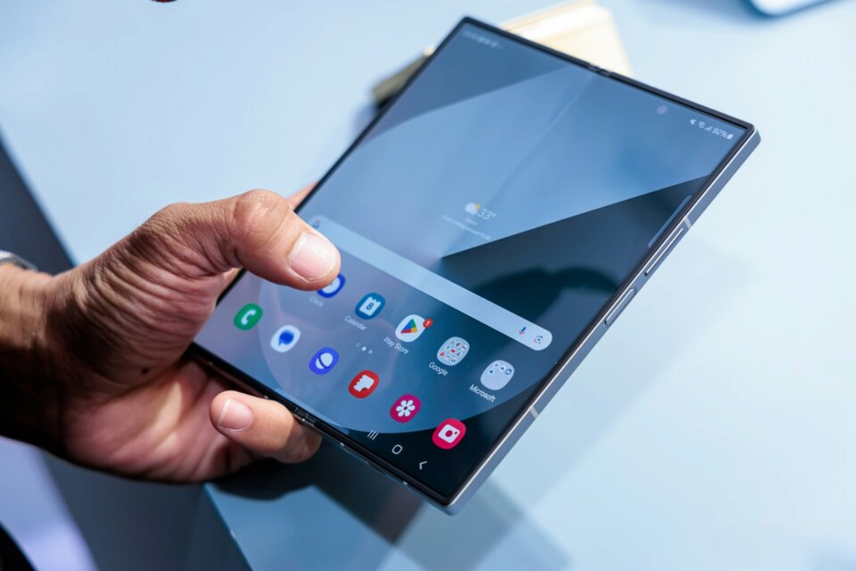 Galaxy Z Fold6 1TB với màn hình chính rộng lớn