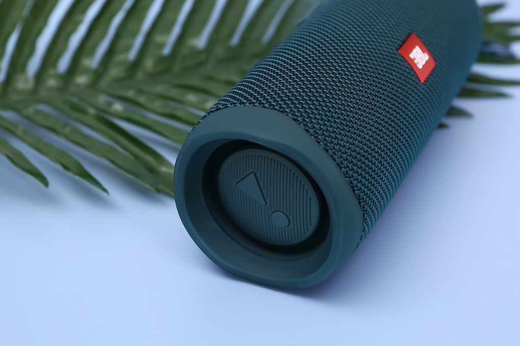 Loa bluetooth JBL Flip5-Blu trình diễn chất âm mạnh mẽ nhờ hệ thống loa đẳng cấp