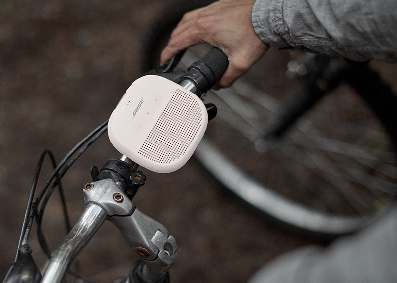 Gắn loa bluetooth Bose lên xe đạp dễ dàng