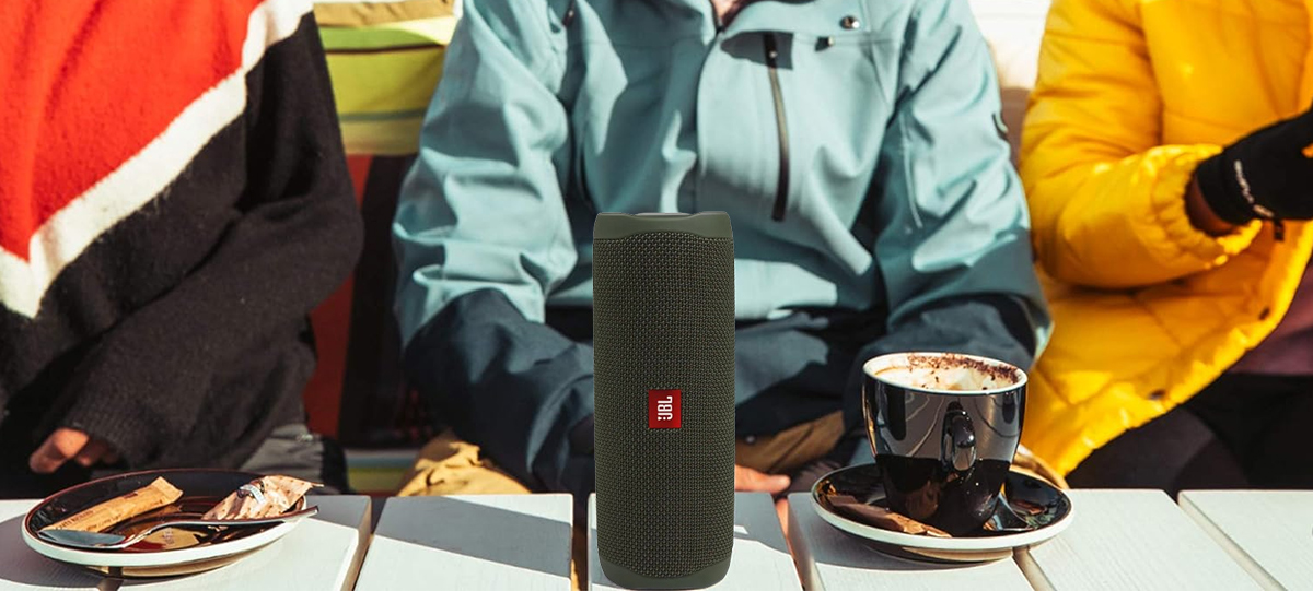 Loa bluetooth JBL Flip5-Green có kích thước gọn gàng, dễ mang theo khi đi du lịch