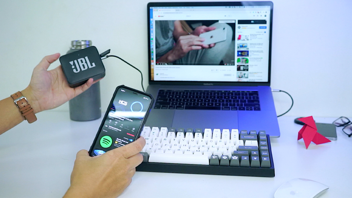 Loa JBL Go 2 hỗ trợ kết nối 3.5mm giúp bạn tận hưởng âm nhạc mọi lúc mọi nơi