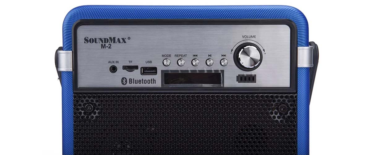 Mặt trên loa Soundmax M2 được trang bị các cổng kết nối, nút vặn âm lượng