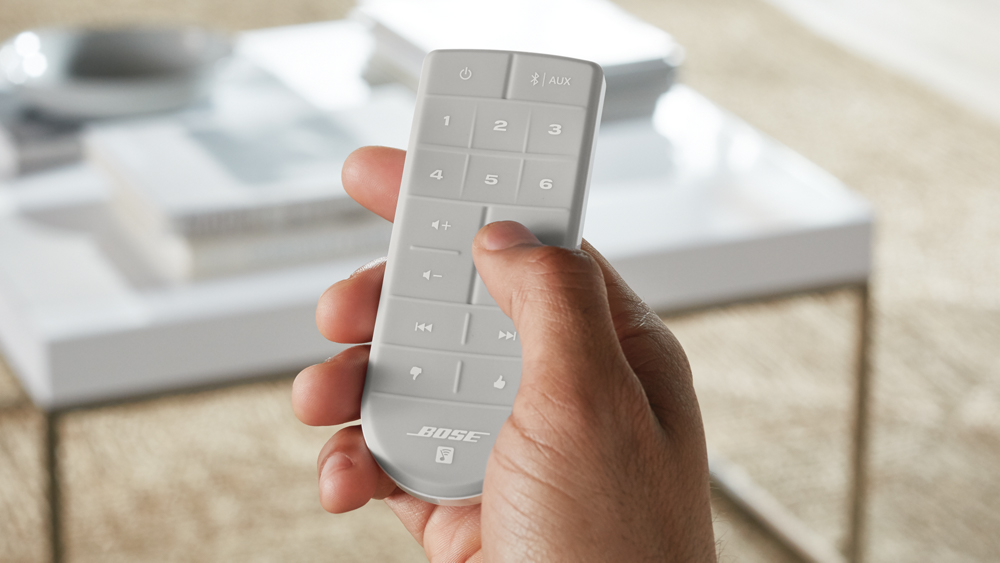 Remote điều khiển từ xa đi kèm với sản phẩm