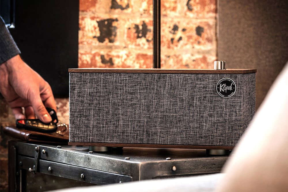 Loa Klipsch The One II Walnut có thiết kế sang trọng