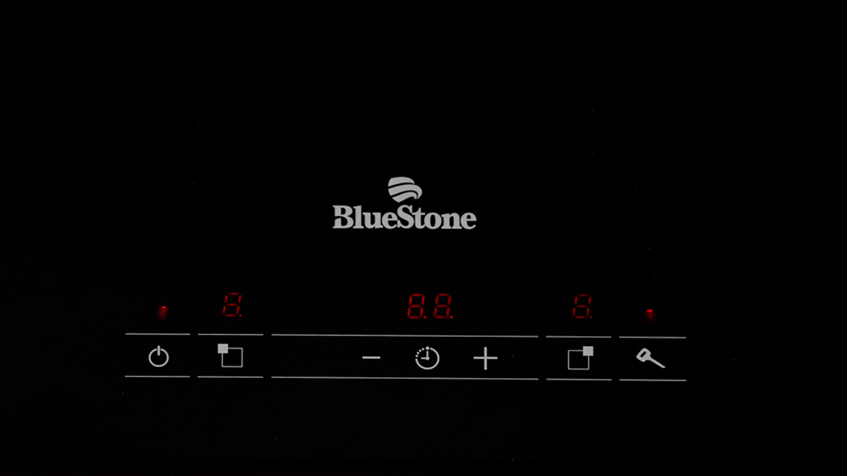 Bluestone ICB-6818 sử dụng bảng điều khiển cảm ứng đơn giản