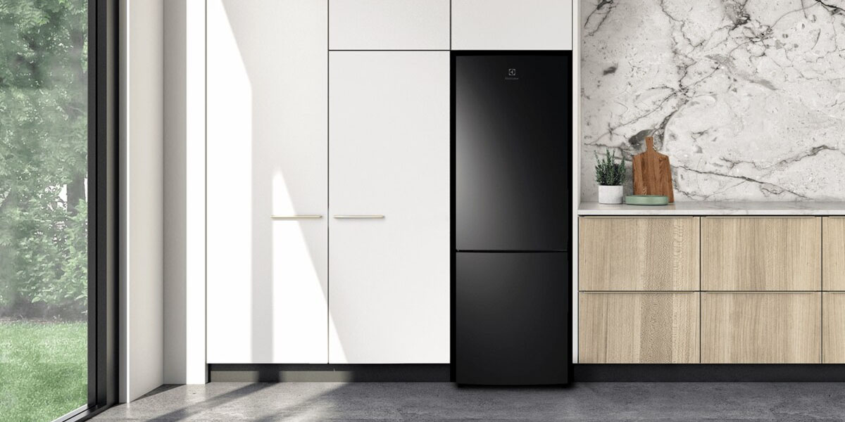 Tủ Lạnh Inverter Electrolux 253 Lít EBB2802K-H có thiết kế phù hợp mọi không gian